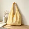 Bolsa tote xadrez estilo coreano, de corte solto e grande capacidade, perfeita para estudantes usarem na escola ou no trajeto diário, e como uma bolsa casual do dia a dia