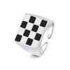 Europa y Estados Unidos anillo de tablero de ajedrez caliente diseño simple para mujer sentido del amor anillo personalidad tendencia joyería popular al por mayor