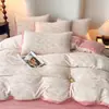 Juego de sábanas de cuatro piezas de terciopelo de leche estilo simple, incluye sábana bajera y colcha, engrosado para mayor calidez, lavable y duradero, disponible para envío directo