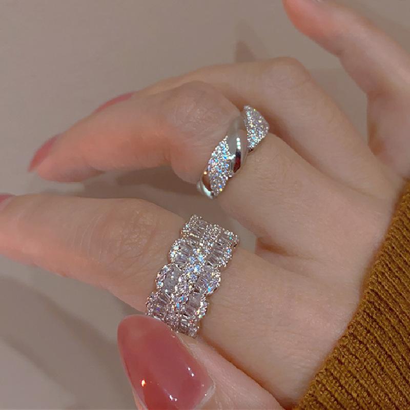 2304006 (1) 小众设计师女纯银百搭个性花瓣戒指高级
