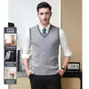 Chaleco de punto de lana con cuello en V de otoño transfronterizo para hombre, suéter de punto liso para usar como base, chaleco casual con cuello en forma de corazón para hombre