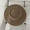 Sombrero de copa francés de lana para mujer Otoño e Invierno 2023 Nuevo Sombrero plano de socialité británica Sombrero de fieltro retro de ala plana estilo Hepburn