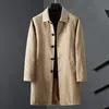 Jaqueta corta-vento de comprimento médio Masculina Primavera e Outono Novo Gola Lapela Casual Estilo Coreano Solta Negócios Duffy Bonito Fino plus size