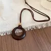 Collar Colgante Redondo Cuadrado de Resina y Cuerda de Cera Acrílico Estilo Étnico Retro Diseño de Cadena para Clavícula Cadena para Suéter para Mujeres