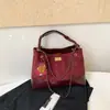 Bolso pequeño de cadena acolchado estilo Chanel con patrón de rombos, un bolso de axila vintage versátil y único, un bolso de mano delicado que se puede llevar en la mano o cruzar sobre el cuerpo