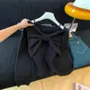 Conjunto de Punto Rojo de Dos Piezas para Mujer Otoño e Invierno 2025 Jersey Corto de Punto Asimétrico Hombro Descubierto con Top Interior de Alta Gama