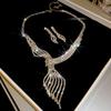 Collar de diamantes con hojas transfronterizas europeas y americanas, traje de lujo ligero, estilo de alta gama, cadena de clavícula, vestido de estilo frío, cadena de clavícula para mujer