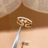 Anillo abierto de flor con circonita cúbica chapado en oro de 14k, un diseño lujoso y elegante para el dedo índice, un accesorio de moda retro y único