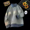 Sudadera con cuello de camisa a rayas y diseño de retazos para hombre, marca de tendencia de otoño, diseño de dos piezas simulado, top casual versátil de manga larga