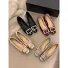 Zapatos de mujer de cuero a la moda y con estilo, de hebilla metálica, punta cuadrada, corte bajo, versátiles, sin cordones, que aumentan la altura, para el verano de 2025