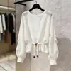 Camiseta Fashion com Gola Redonda e Manga Longa para Mulheres, Novo Estilo Outono 2026, Elegante Modelagem Solta com Cordão na Cintura, Top com Design Emagrecedor
