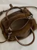 Bolsa de Mão de Pelúcia de Cor Sólida de Alto Valor Nova Chegada Outono 2026 Bolsa de Ombro Único Moda Fofa para o Dia a Dia Bolsa Transversal Tendência
