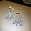Pendientes Metálicos de Aguja Plateada con Rayas de Circonita, Diseño de Banda Ancha, Estilo Europeo y Americano, Sensación de Alta Gama, Pendientes Versátiles de Moda Única