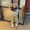Outono de 2026 Novidades Meninas Bebês Roupas de Outono Infantis Jaqueta com Capuz Listrada Orelhas de Coelho Cardigã Bolsos Calças Cargo