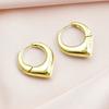 Aretes Metálicos de Gota de Agua 2025 Nuevo Diseño Popular Aretes Lujo Accesible Gama Alta Elegante Estilo Europeo y Americano Aretes Únicos