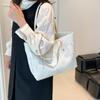 Bolso Tote de Gran Capacidad de Moda para Mujer Este Año Nuevo Estilo 2026 Simple Lindo Colgante Texturizado para el Trabajo y el Viaje Bolso de Hombro