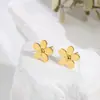 Pendientes de flor de cinco pétalos con diseño de personalidad europeo y americano, moda, elegantes pendientes de acero de titanio para mujer, no se decoloran, venta al por mayor, combinan con todo
