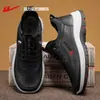 Zapatos para hombre Huili, nueva colección de otoño 2026, zapatos ligeros y transpirables para caminar para papás, de suela suave, estilo slip-on fácil de poner para hombres de mediana edad y mayores