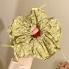 Elástico de Cabelo Floral Verde Retro Coreano com Pregas de Tecido e Laço, Acessório de Cabelo Estilo Fresco para Rabo de Cavalo