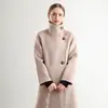 Casaco de Lã Novo de Inverno 2024 Feminino de Comprimento Médio Simples Cor Sólida Estilo Hepburn Quente Casaco de Lã Pura
