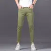 Calça jeans masculina europeia de alta qualidade na cor verde claro, novo modelo outono 2026, corte slim, skinny, stretch, calça masculina casual da moda e trendy
