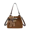 Bolso Pequeño Cruzado para Mujer 2026 Nuevo Estilo Otoño Invierno Versátil de un Solo Hombro Cruzado Tipo Cubo Exquisito Elegante Estilo Perezoso