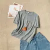 Naturalismo~ Camiseta de Tricô de Manga Curta Extremamente Delicada com Patchwork nas Costas, Versátil para o Verão, Top de Gola Redonda Casual e Estiloso, Novo Estilo