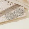 Brincos de Pino de Metal com Flor Dourada Retro Transfronteiriços Europeus e Americanos Brincos de Alto Padrão com Senso de Design Ornamentos de Orelha para Mulheres