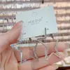 Aretes de estrella de cinco puntas con temperamento europeo y americano, personalidad para mujer, atmósfera simple, diseño de aretes de viento frío, aretes de aguja plateada que combinan con todo