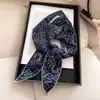 Lenço Triangular Artístico Retrô Estilo Francês de Algodão e Linho para Mulheres, Primavera e Verão, Lenço de Cabeça e Lenço de Pescoço Versátil Casual de Alta Qualidade para Proteger do Sol