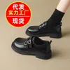 Venda Quente Moda Versátil para o Dia a Dia Mocassins Sapatos Pequenos de Couro Retrô Novo Estilo Primavera Solado Grosso Mocassins Britânicos