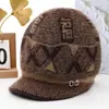Gorro de tricô de inverno para mulheres de meia-idade e idosas, chapéu de lã quente com forro de fleece, chapéu de algodão espesso para vovó, protege as orelhas e resistente ao frio