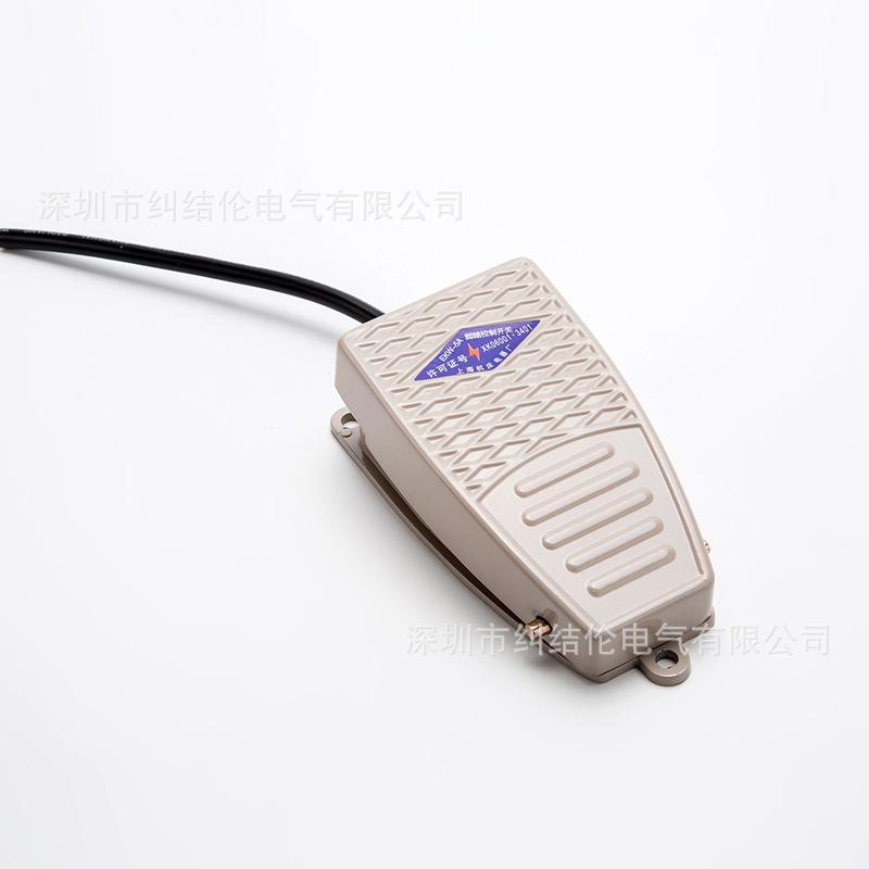 4358081597_2093633202