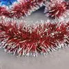 Nuevas cintas navideñas coloridas de tejido denso con borde de cuadros, cintas de oropel y guirnaldas para decoraciones de fiestas navideñas