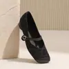 Sapatos femininos com estampa de leopardo estilo francês, novos para o outono de 2026, sapatos Mary Jane vintage de bico quadrado com uma única tira de fivela e salto baixo de couro macio