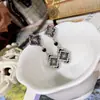 Aretes Doble Flor Camelia Ópera Italiana Bucciarati Rombo de Encaje Glaseado Trébol de Cuatro Hojas Anillo Abierto