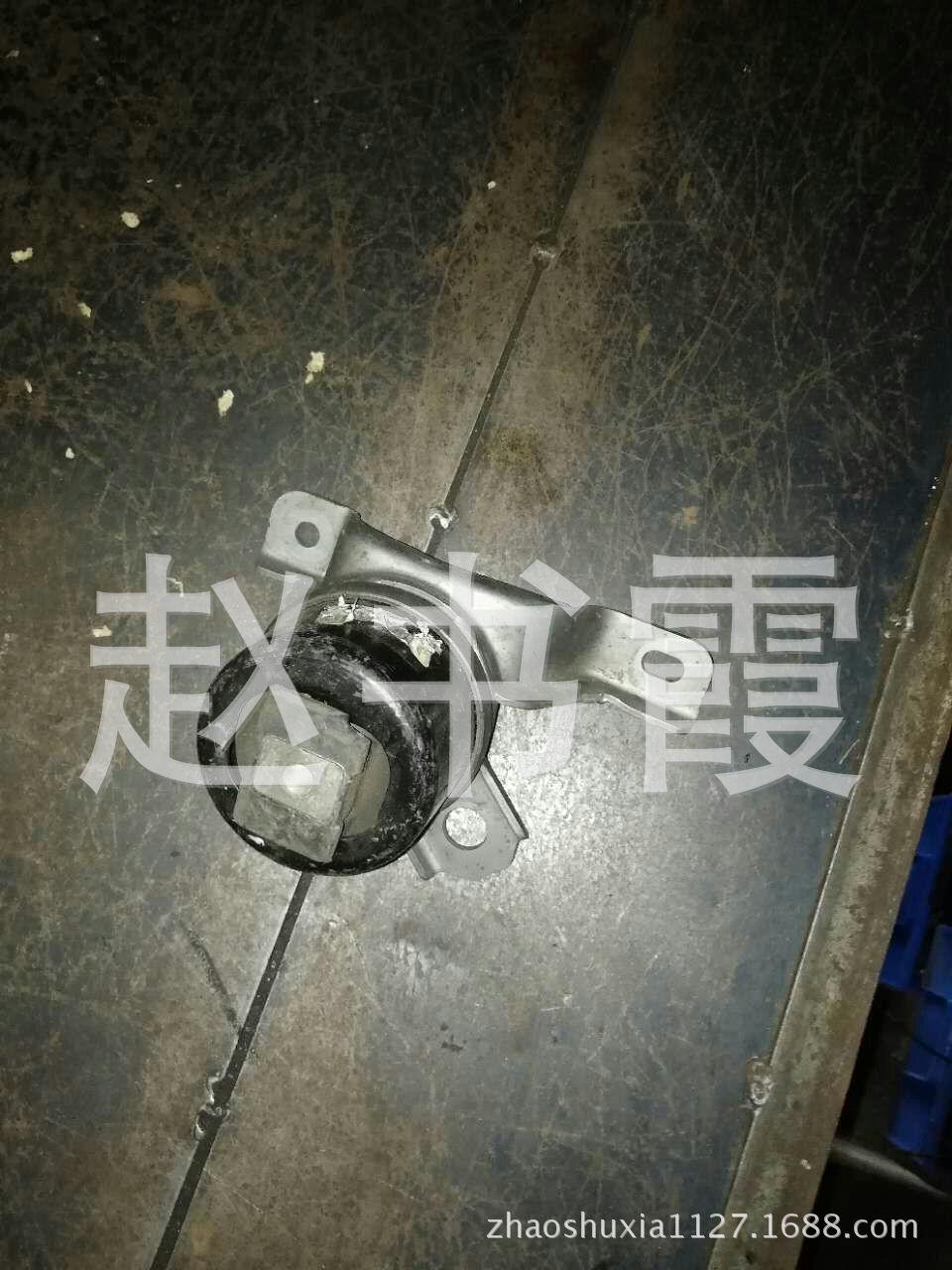 2012年款富豪S80 3.0T 发动机支架1