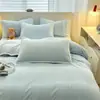 Juego de cuatro piezas de terciopelo de leche engrosado, funda de edredón individual de forro polar coral, franela de felpa, ropa de cama de doble cara de felpa para invierno