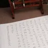 Libro de Práctica de Caligrafía en Letra Regular Pequeña de Wei Zhongyao con Trazos Rojos sobre Papel de Arroz para Principiantes que Aprenden Caligrafía con Pincel Suave