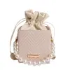 Bolsa de Hilo de Diseño Único 2026 para Mujer, Nueva de Moda con Cadena de Perlas Texturizada Elegante Bolso Cubo de Hombro Cruzado