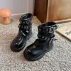 Hebilla de Cinturón de Moda para Niñas Remache Botas Martin hasta la Mitad de la Pantorrilla 2026 Otoño/Invierno Nueva Llegada Suela Suave Versátil Moda Botas de Cuero para Niñas