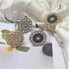 Fivela de Toalha de Seda Novos Acessórios para Lenço Fivela Multifuncional de Toalha de Seda Fivela de Canto de Casaco Fivela de Cintura de Casaco Fivela Feminina de Luxo com Pedras Completas