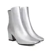 Botas curtas de couro estilo retrô bico chato europeias e americanas outono e inverno Botas de cavaleiro salto alto grosso botas de salto para vestido 40-50 botas de comércio exterior botas tamanho grande