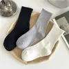 Medias clásicas en blanco y negro y gris para hombre y mujer, de color liso, con cintura antideslizante, de tubo medio, para deportes, informales, transpirables, de algodón.