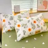 Juego de Ropa de Cama de Cuatro Piezas 2025 Nuevo Estilo Juego de Sábana y Funda Nórdica de Tres Piezas para Dormitorio de Estudiante Cama Individual, Adecuado para Todas las Estaciones, Venta al por Mayor