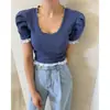 En stock: Camiseta corta de manga corta con cuello en U y ribete de encaje de manga abullonada de Dongdaemun, Corea, para mujer, top corto de verano 2026