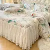 Faldón de Cama Acolchado Estilo Coreano Pieza Única Cepillado Estampado Engrosado Cubrecama Juego de Tres Piezas Cubierta Protectora de Polvo para Colchón Universal Todas las Estaciones