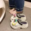 Calzado Exterior Grueso de Dibujos Animados con Suela Gruesa Zapatos Cueva Tacón Súper Alto para Mujer 9.5CM Vestido de Verano Chanclas Baotou de Playa