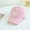 Gorra de Béisbol Bordada con Letra Unisex, Versátil, Adelgazante del Rostro, Protección Solar para Cuatro Estaciones, Sombrero para Exteriores a Prueba de Viento