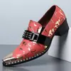 Mais Vendido na Amazon Sapatos de Couro Transfronteiriços Masculinos Estampa Hot Stamping Vermelha Bico Fino Sapatos de Couro Formais de Negócios Masculinos 660110